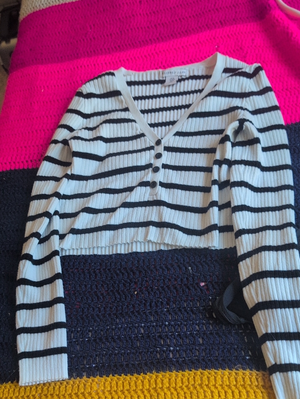 Cropped Sweater - Picture 5 of 5